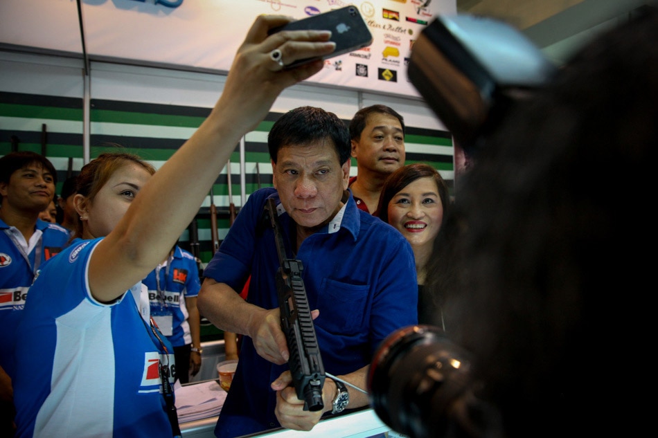 Rody Duterte at arms show