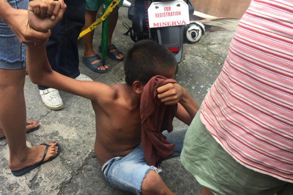 look-boy-in-tears-after-ma-falls-in-tokhang-abs-cbn-news