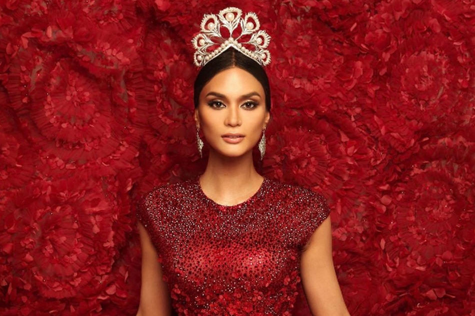 Look Pia Wurtzbach Wears Iconic Mikimoto Crown Abs Cbn News 1861