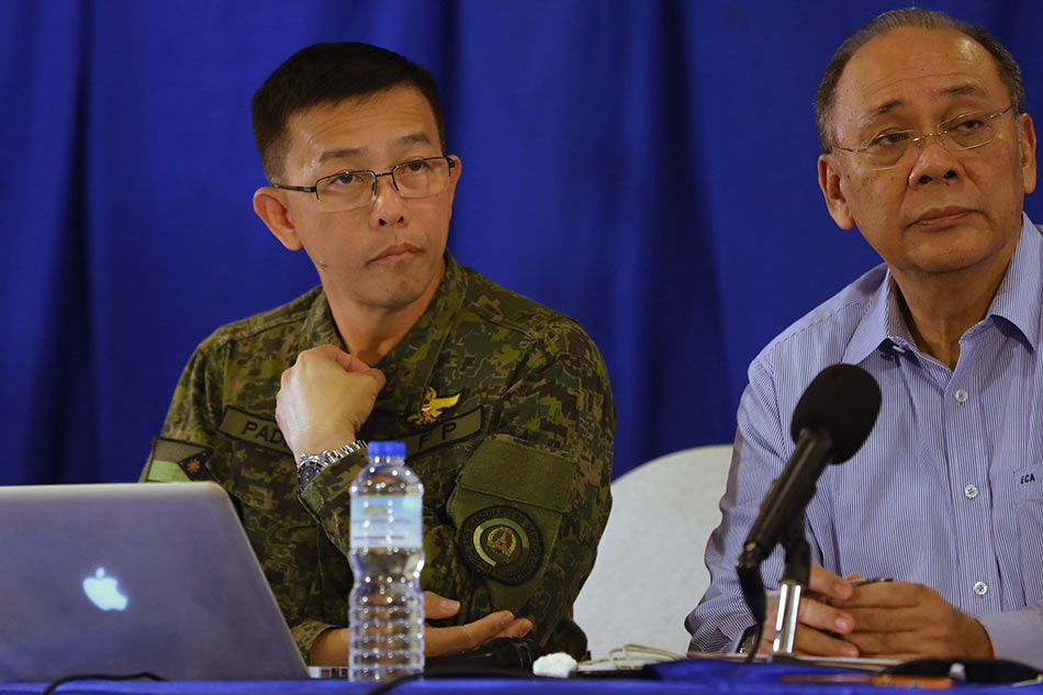 Gov't troops hit Maute positions; civilians wave white flags