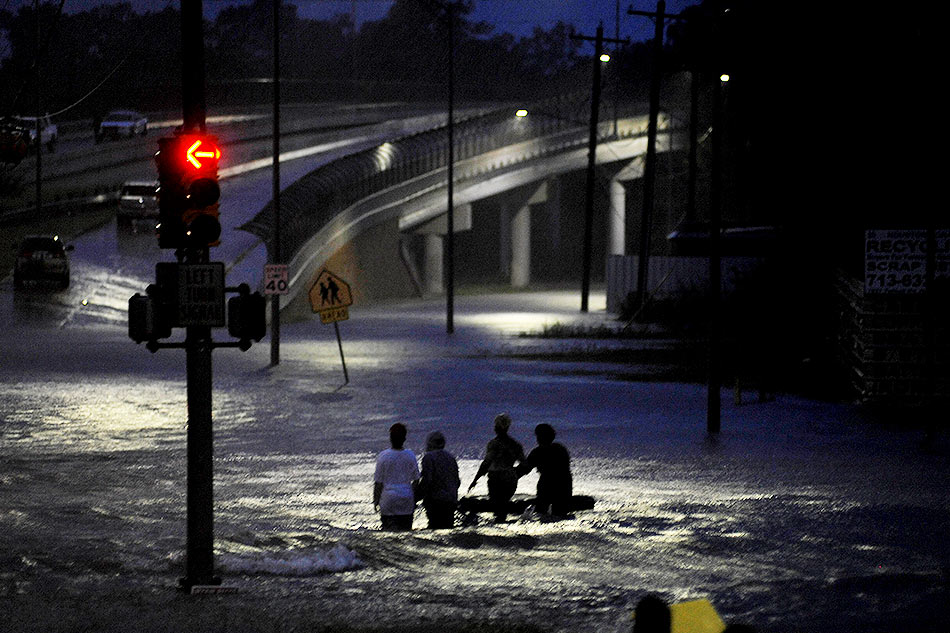 Levee breach in Houston, flooding intensifies Levee breach in Houston, flooding intensifies