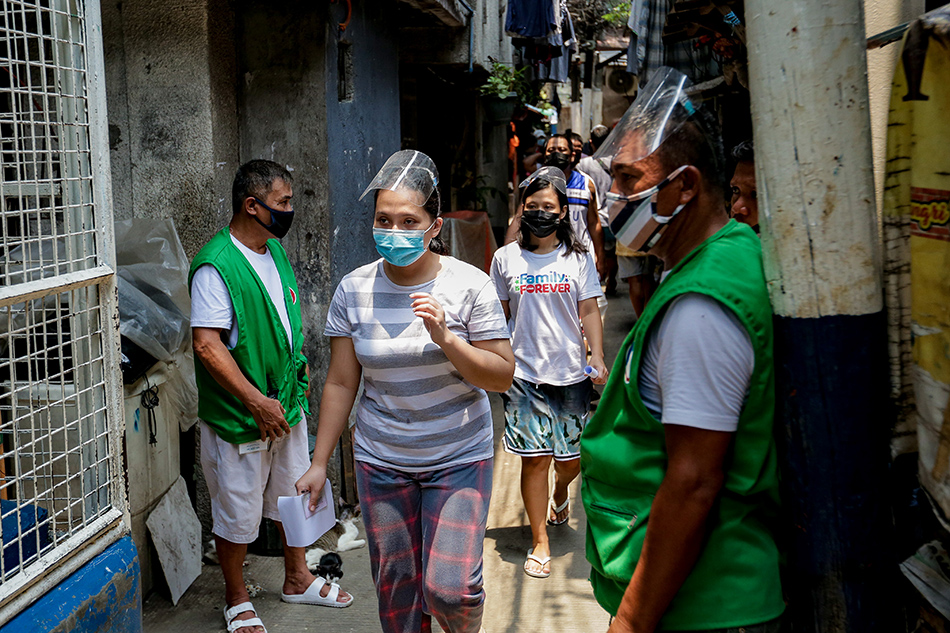 Residents enter the venue for the distribution of the government’s cash aid in Barangay 48, Tondo, Manila on August 17, 2021. George Calvelo, ABS-CBN News