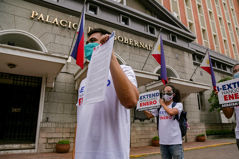 Youth groups led by Akbayan party-list filed a petition letter at the Commission on Elections headquarters in Intramuros, Manila on August 31, 2021. The group sought for the extension of voters’ registration until January 2022, saying that almost 8 months to register were lost due to the pandemic. 