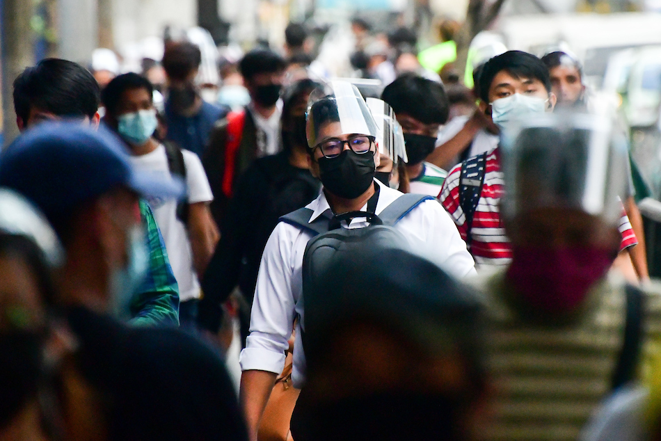 Commuters try to catch aride at a bus stop along EDSA in Quezon City on August 4, 2021. Mark Demayo, ABS-CBN News