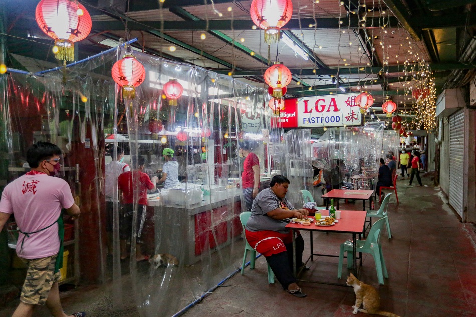 People wait for their food to be served at a food strip in Binondo, Manila on September 16, 2021, as restaurants reopen on the first day of the implementation of COVID-19 Alert Level 4 in the NCR. George Calvelo, ABS-CBN News