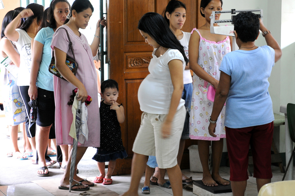 In this picture taken on September 24, 2008, pregnant women visit a Manila clinic for check-up. AFP Photo, Romeo Gacad/File