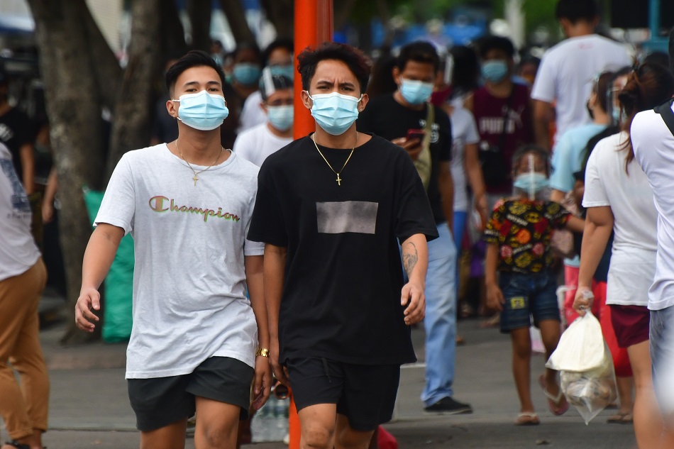 Pedestrians with and without face shields traverse the walkways in Marikina City on June 21, 2021. Mark Demayo, ABS-CBN News/File
