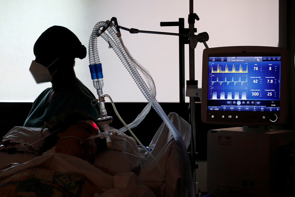 A COVID-19 patient connected to a ventilator tube in the Intensive Care Unit (ICU) at the Centre Cardiologique du Nord private hospital in Saint-Denis, near Paris, amid the coronavirus disease pandemic in France, May 4, 2021. Benoit Tessier, Reuters/File Photo
