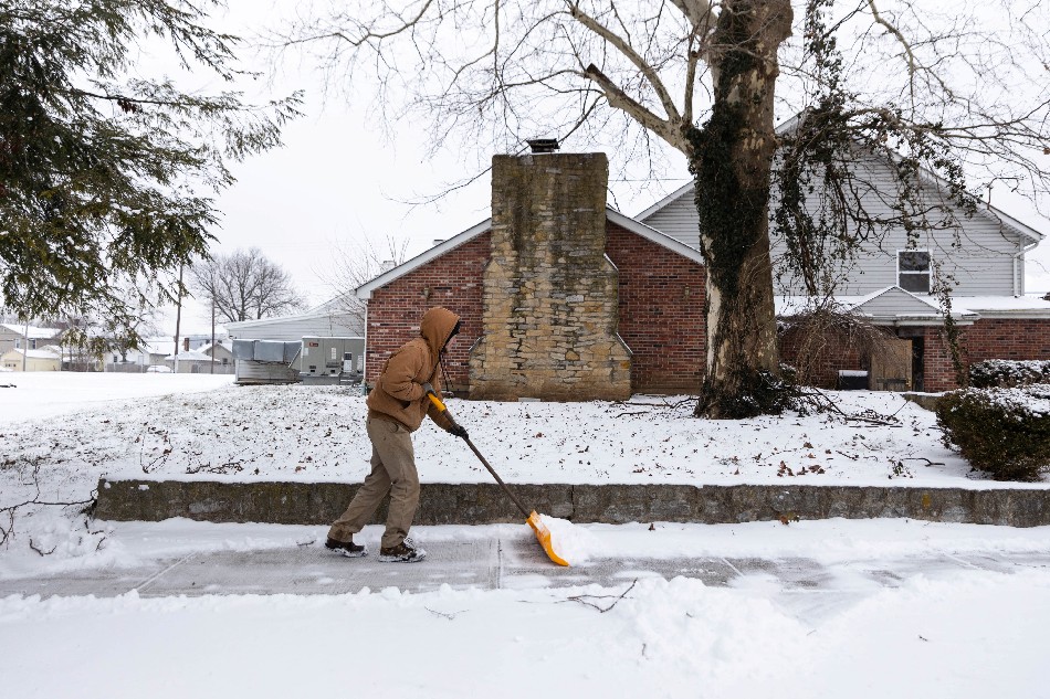 Thousands Of Flights Canceled As Eastern Us Braces For Winter Storm