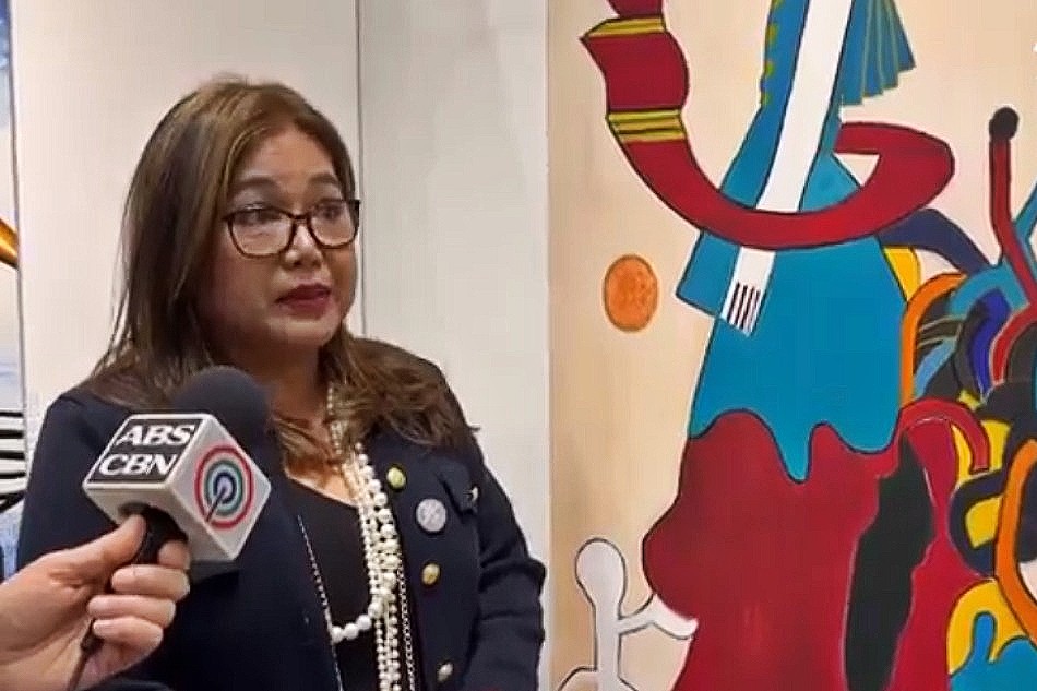 Panoorin Obra Ng Pinay Artist Bumida Sa Paris Abs Cbn News