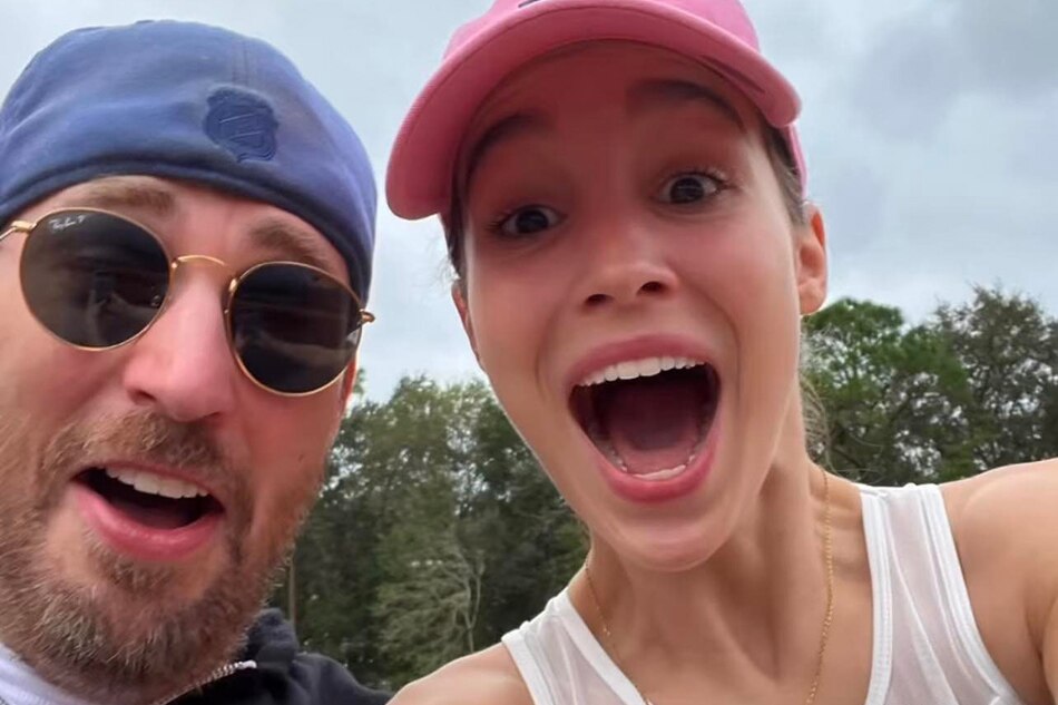 Chris Evans Posts Never Before Seen Photos With Gf Alba Baptista Abs Cbn News