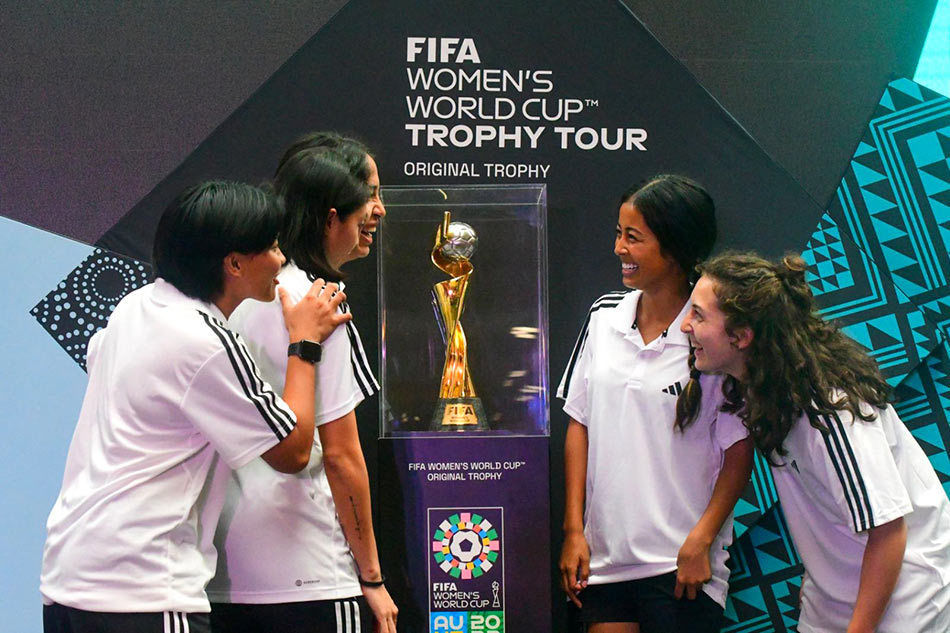 Look Filipinas Get Glimpse Of World Cup Trophy Abs Cbn News