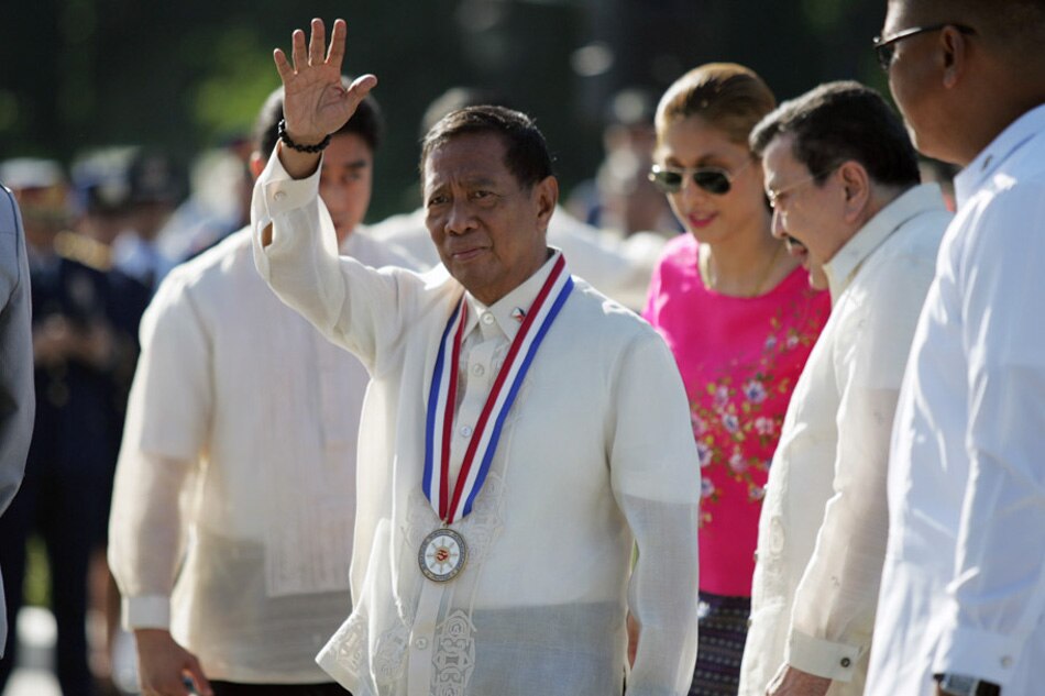 Binay&#39;s battles: Two weeks on the political rollercoaster 1