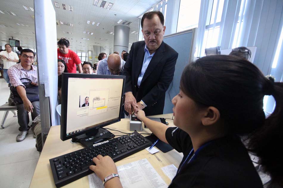 Comelec urges OFWs to register for 2016 elections