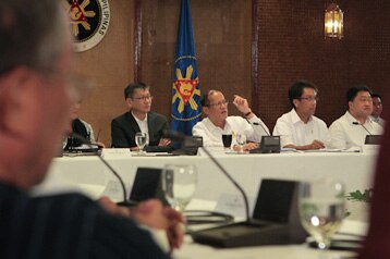 President Aquino conducts a dialogue with different transport groups 3