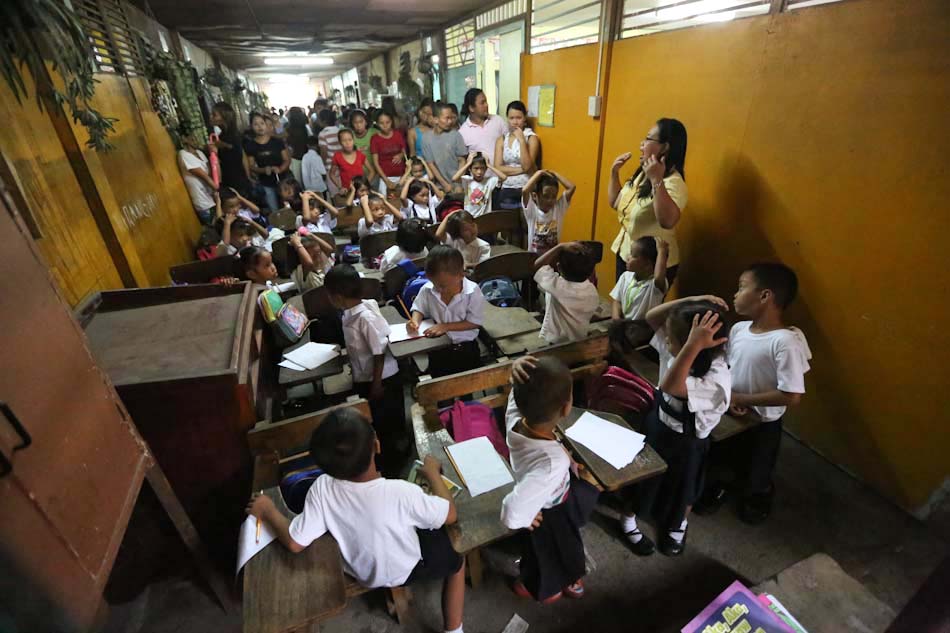 Kakulangan sa mga libro, classroom inirereklamo | ABS-CBN News