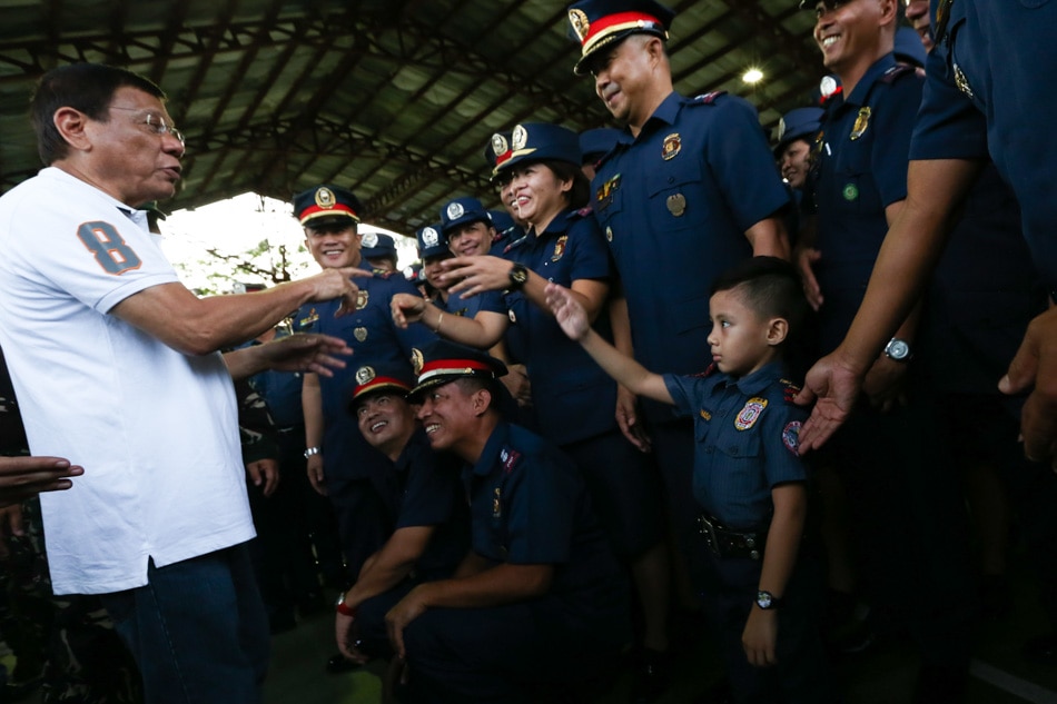 Little boy salutes Duterte 3