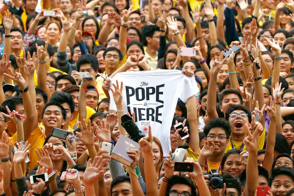 Pope attracts world-record crowd in Luneta mass 2