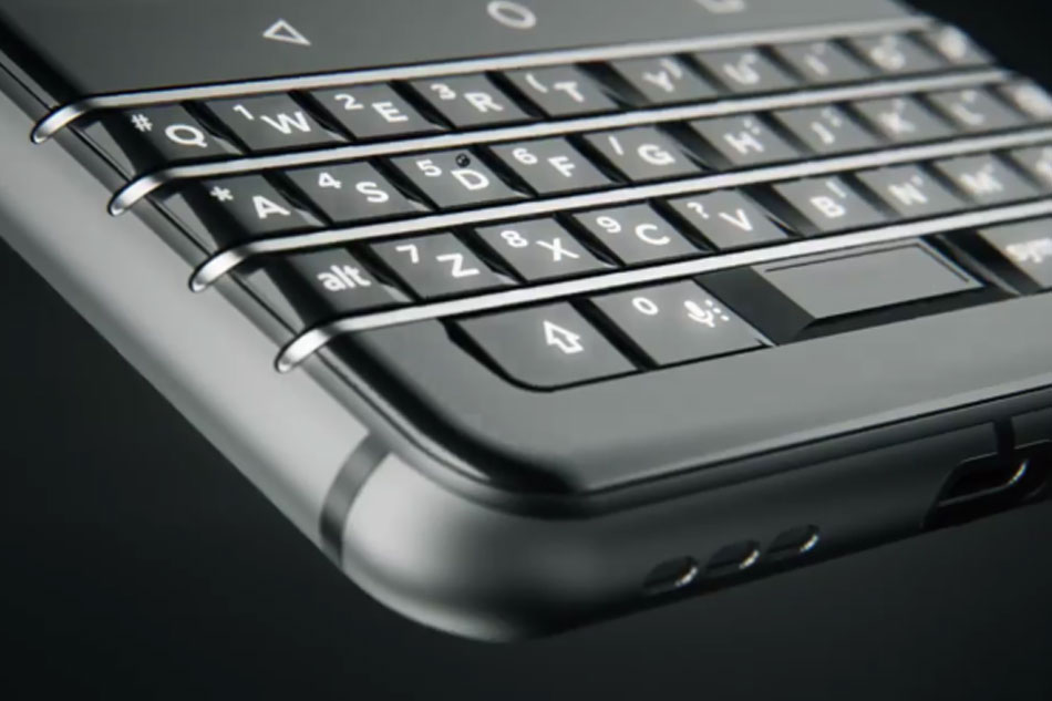 Blackberry clings to physical keyboard with Android &#39;Mercury&#39; 1