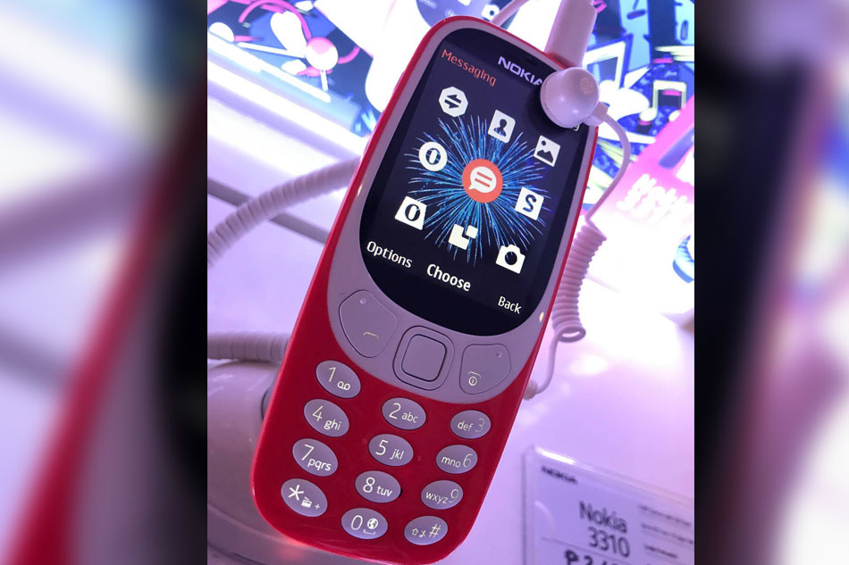 Why choose 'dumb' phones when devices are getting smarter? | ABS-CBN News