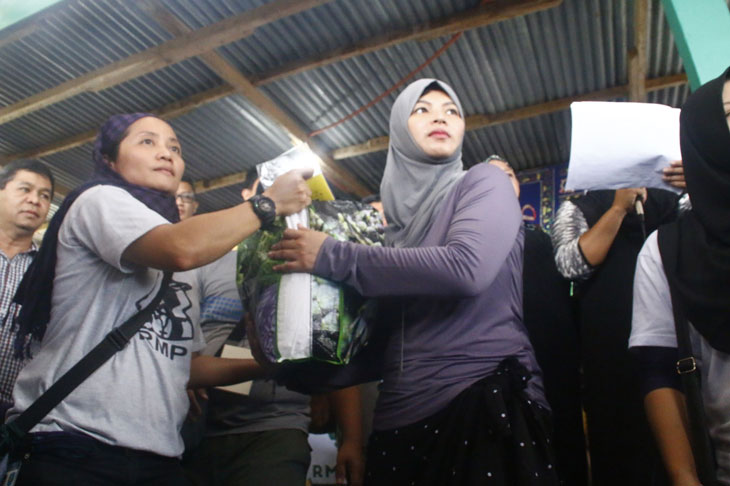 Real-life superhero Angel Locsin helps Marawi evacuees 2