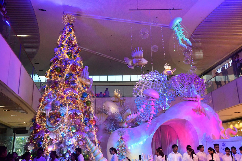 46 days to Christmas: SM starts spreading holiday cheer | ABS-CBN News