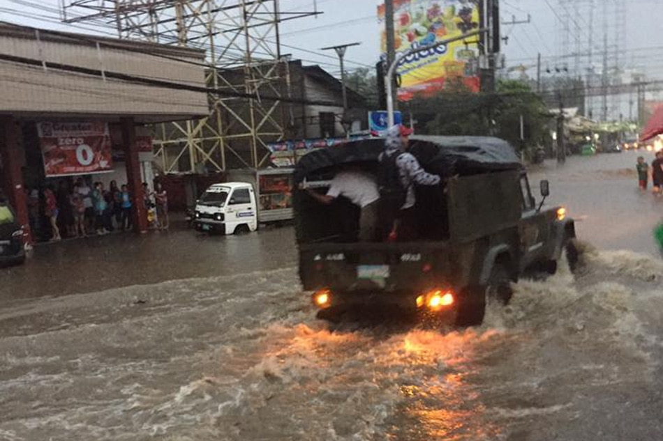 IN PHOTOS: Flash floods leave thousands stranded in Cagayan de Oro City 1