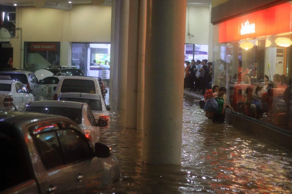 IN PHOTOS: Flash floods leave thousands stranded in Cagayan de Oro City 10