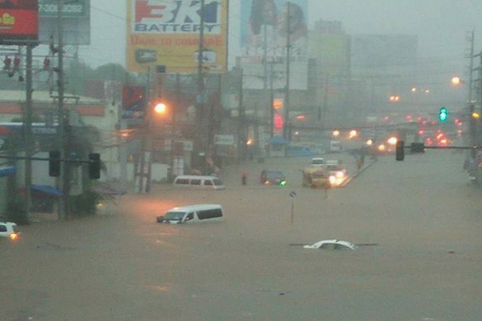 IN PHOTOS: Flash floods leave thousands stranded in Cagayan de Oro City 2