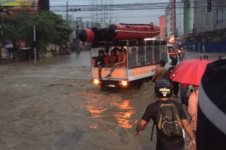 IN PHOTOS: Flash floods leave thousands stranded in Cagayan de Oro City 3