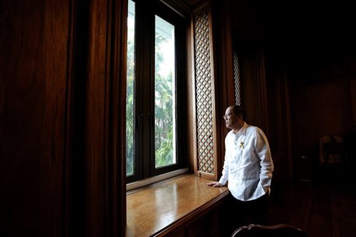 Aquino 'incorruptible, indifferent to power', says Locsin
