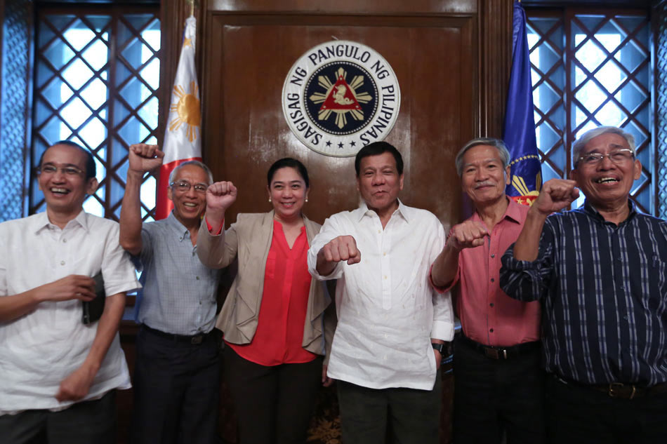 Senators urge Duterte to continue peace talks | ABS-CBN News