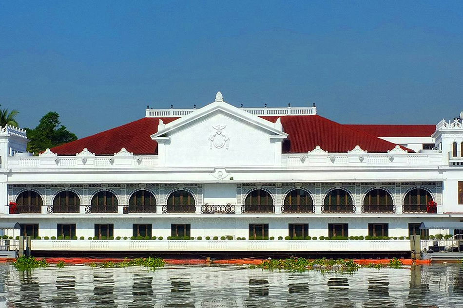Palace visitors told to answer health declaration form, bare travel history 1