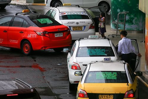 Taxi, TNVS, bus drivers, humihiling na rin ng taas-singil dahil sa oil price hikes
