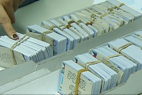 Pag-isyu ng papel na lisensiya ikinadismaya ng mga motorista