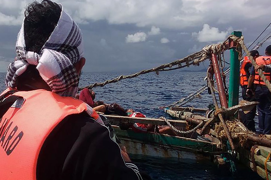 Philippines seeks US, China help to combat sea pirates 1