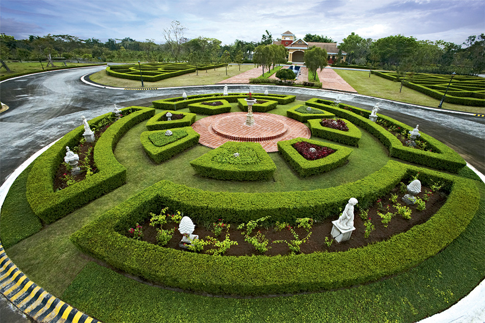 Sta. Rosa enjoys a slice of the English countryside at Brittany's Promenade | ABS-CBN News