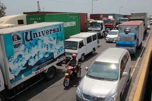 Truck ban, number coding still lifted in GCQ areas: MMDA