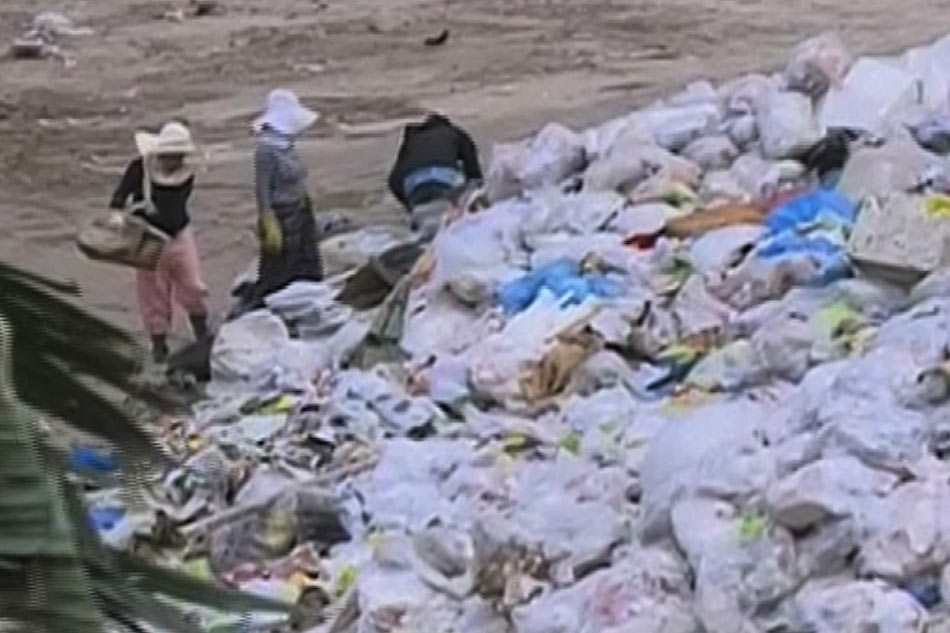 Masangsang na basura sa Boracay, inirereklamo  ABSCBN News