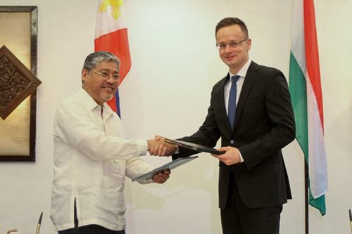 Batikang diplomat na si Enrique Manalo, itinalagang DFA chief