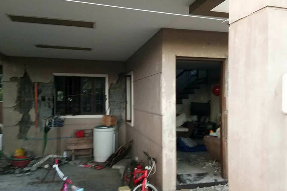 LOOK: Twin quakes devastate resorts, roads in Batangas 10