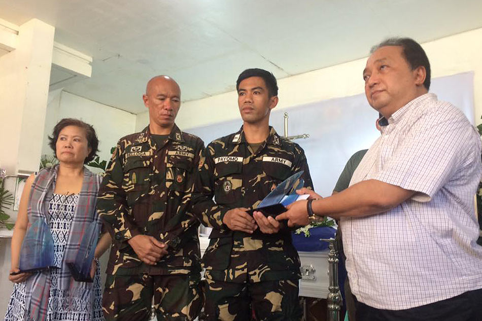 Bohol honors families of slain soldiers in Abu Sayyaf clash | ABS-CBN News