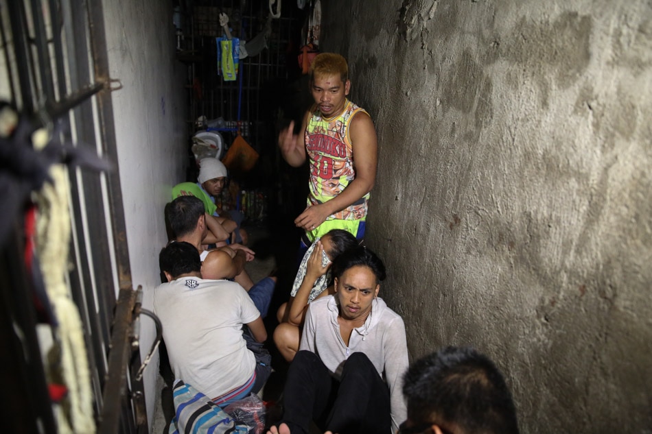 LOOK: &#39;Secret jail cell&#39; in Manila police station reveals detainees 8