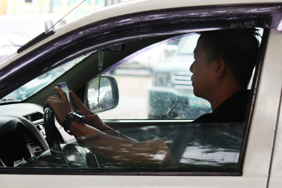 Senator seeks to suspend anti-distracted driving implementation 1