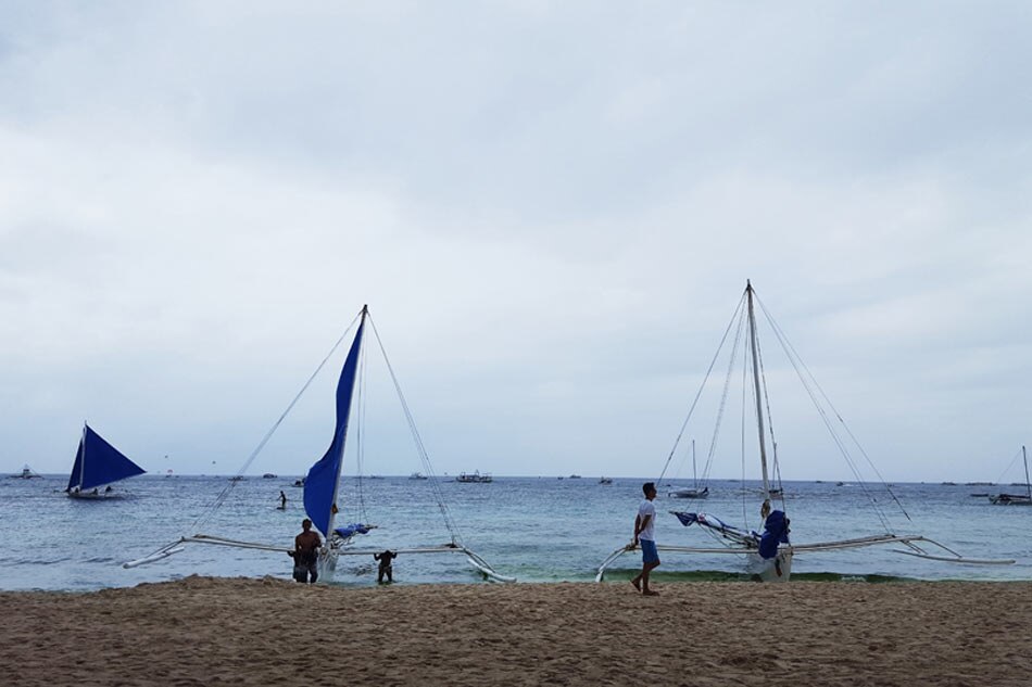 Time to limit number of tourists in Boracay: experts 2