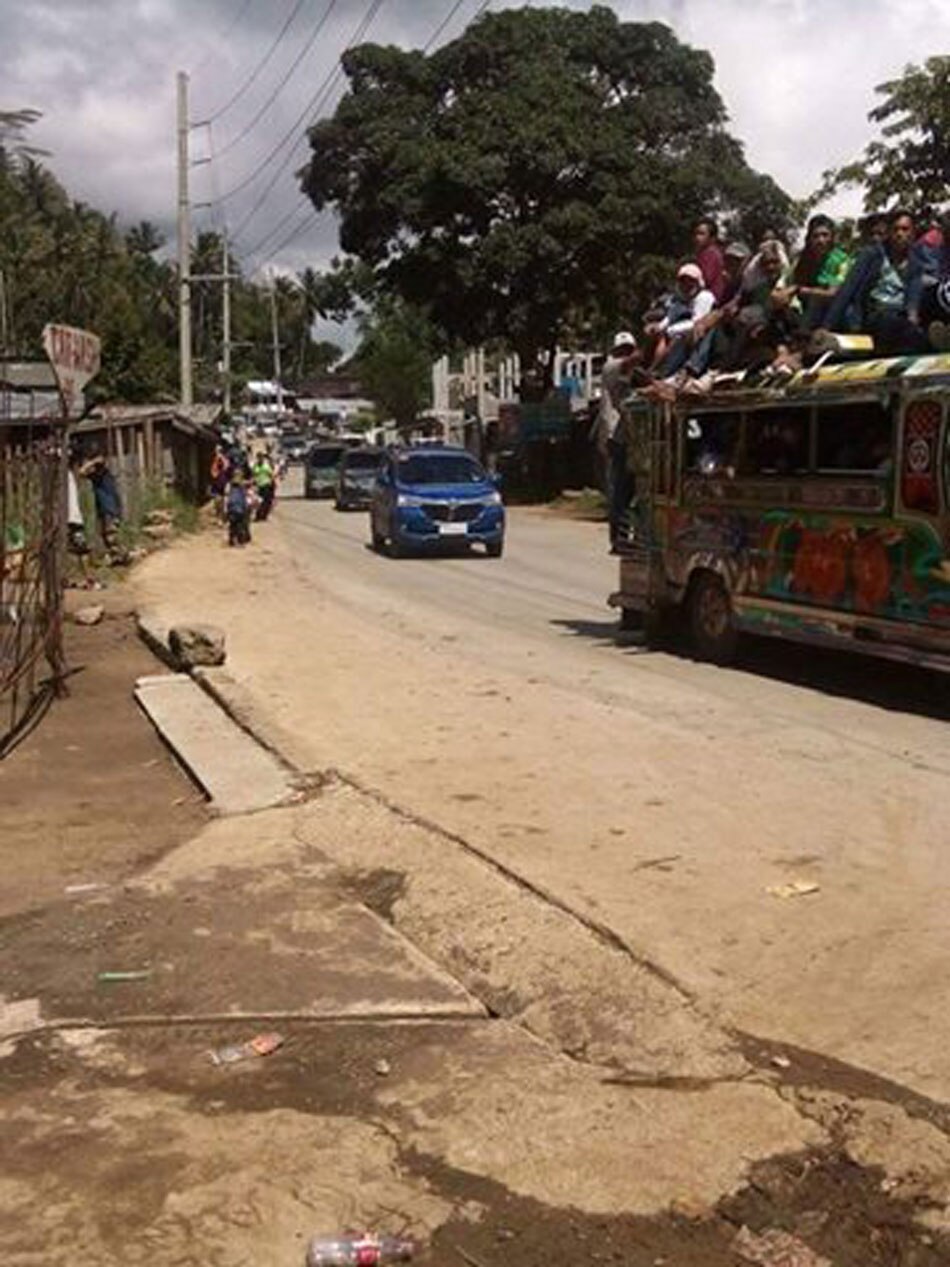LOOK: Marawi residents flee during lull in fighting 1