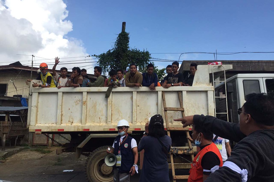 In daring operation, military, LGU rescue 144 civilians in Marawi 1