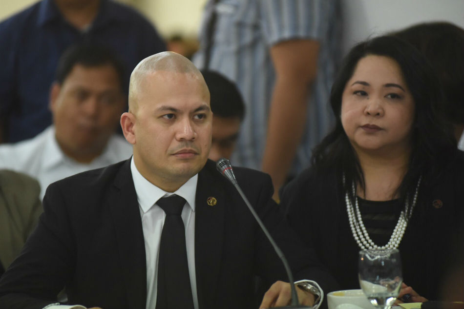 Fari&#241;as defends questioning Resorts World security chief on college degree 1