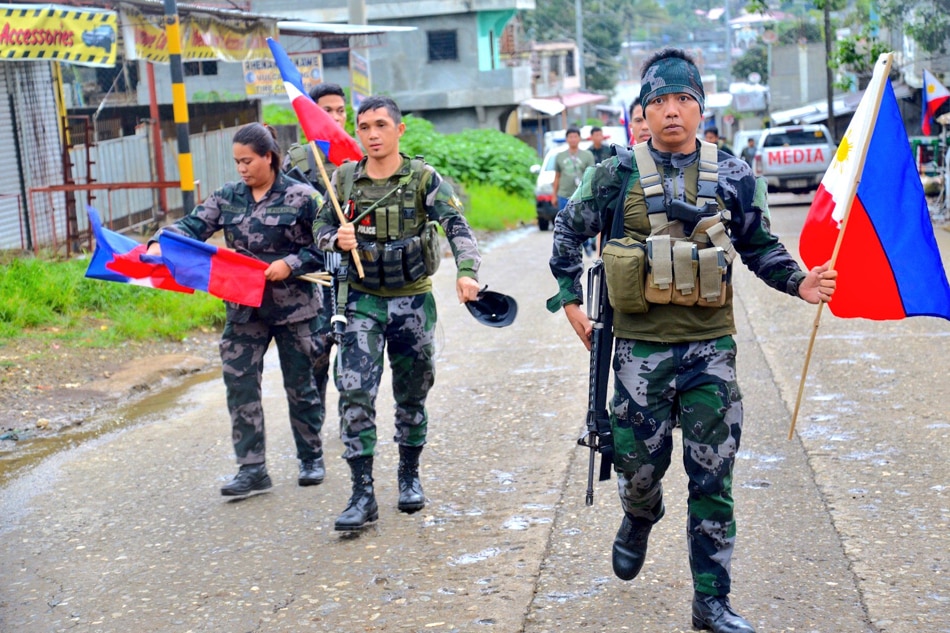Independence Day in Marawi: Philippine flag raised as bombs fall 1