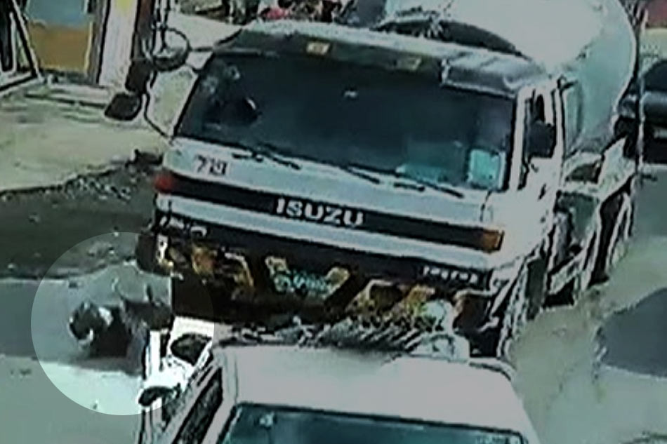 Sapul Sa Cctv: Motorcycle Rider, Nabangga, Nagulungan Ng Mixer Truck 